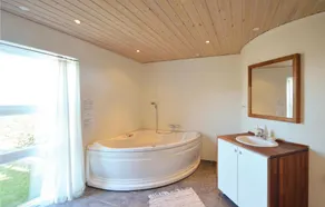 6 bedroom cozy home in Vesløs - Image 5