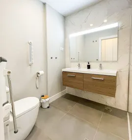 Appartement « Vidorra Sealine » avec vue sur la mer, Wi-Fi et climatisation - Image 4