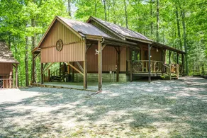 Big South Fork Equestrian Cabin & Barn with RV Hookups - Image 3