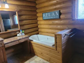 Family Oriented waterfront Log Cabin with hot tub - Image 3