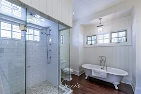 Gorgeous 6 bedroom | 6 bathroom cottage with living quarters in Boathouse! - Image 3