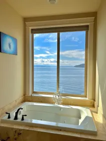 Stunning House with Views of Puget Sound! Ideal for Family Reunions - Image 3