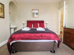 CRAVEN HOUSE, pet friendly, character holiday cottage in Skipton - Image 4