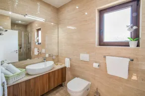 Feriehus  med privat pool i Pinezici, Island Krk, Kroatien med plads til 8 personer - Image 3