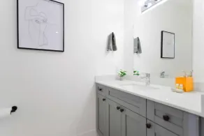 Spacious Townhouse with 2 Levels For All Family - Image 3