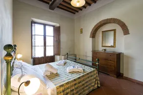 Typical tuscan villa with private pool, set in the rolling hills of southern Tuscany a few kilometre - Image 3