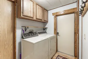 Pet Friendly Home! 3Br/2Ba, BBQ, Firepit, Lakeview, 30m to YNP, Red Rock Inn - Image 2