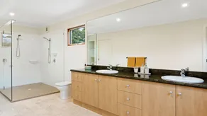 Villa Syrene Pool and Spa Retreat - Image 3