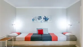 Quarterdeck 1 12 Magnus St fantastic unit with spectacular views - Image 3
