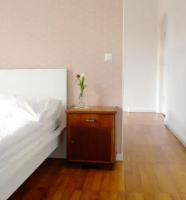 Bilocale per famiglie con bagno, soggiorno e cucina a vista - Image 3