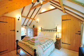The Hayloft - Warm, romantic and relaxing with wood-burning stove. Dogs welcome - Image 5
