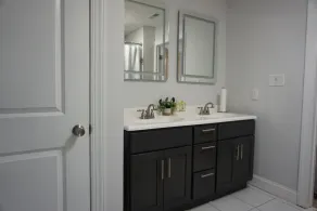 Family Getaway- Beautiful & spacious 4 Bdrm Historic Home with a modern touch! - Image 3