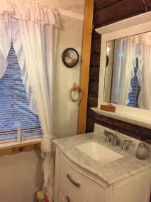 Charming Log Cabin w/ Jacuzzi Tub- 35 minutes from Cooperstown and Dreams Park - Image 5