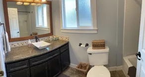 Cozy Updated 3B Home - 5 minutes to the Old Mill! - Image 3