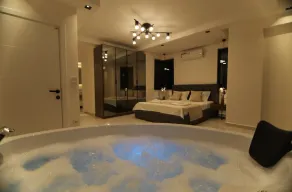 Luxury 4-Bed Villa with private pool and Jacuzzi - Image 2