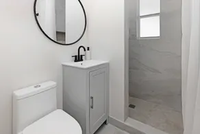 Totally Renovated Near Beach - Image 4
