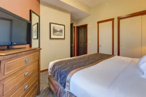 MOUNTAIN VIEWS, HOT TUB & HEATED POOL:1 Bed 1 Bath - Image 3
