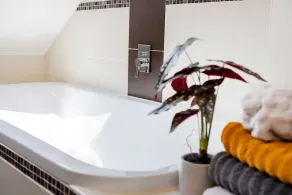 Exclusive and stylish! 5 *****Apartment on the banks of the Maar basin with a view of the Maar - Image 5