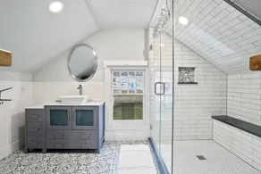 Perry District Superb Quality Perfect Location - Image 2