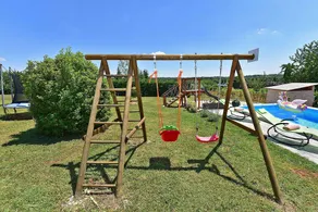 Casa vacacional con piscina, parque infantil y amplio jardín - Image 3