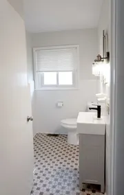 Lighthouse Cove Lakefront Cottage with Canal Dock - Image 3