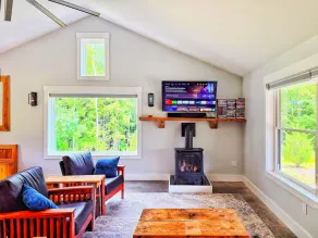 Cozy Cabin with Outdoor Shower, Fireplace, Games, Firepit and a Mountain View! - Image 2
