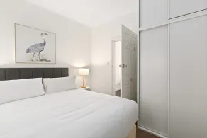 Bright 3-Bed Apartment Near Coogee Beach - Image 3