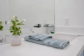 New Luxury Stay mins from Downtown w/ dreamy common area - Image 4