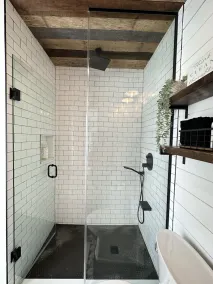 Newly Renovated Family Waterfront Cottage w/Hot Tub and Wood Stove - Image 5