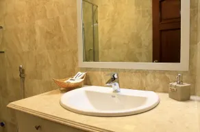 Comfy 4 Bedrooms home - Image 3