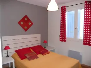 DANS UNE GRANDE VILLA  avec piscine et jardin privé, très grand appartement - Image 4