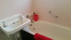 Spacious family bungalow only a stones throw from fabulous beach - Image 3