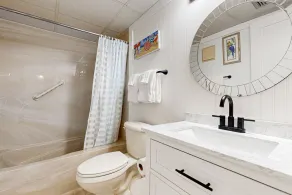 Oceanfront condo with private balcony, shared pool and beach access - Image 4