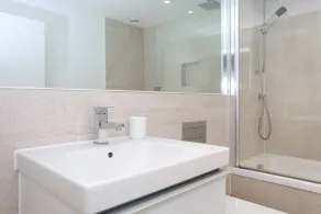 ALTIDO Vibrant 2 Bedroom Apartment in City Centre - Image 2