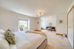 Deluxe Cottage with two acres of landscape - Image 5