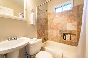 Spacious 4 BR/2 BA – 4 Min Walk to DT Ferndale! - Image 4