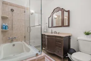 Perfect Oasis w/ Pool, jacuzzi, close to airports, beach, entertainment & more! - Image 3
