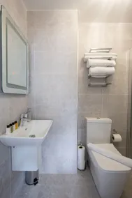 *New Exclusive* Luxury House near NEC, JLR, Resorts World, Birmingham Airport - Image 3