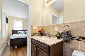555-2 6BR Quincy - Spacious Apt near Boston - Perry Beach - Image 5
