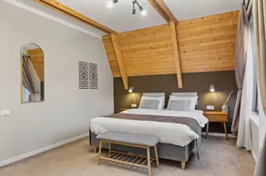 Three-Bedroom A Frame Chalet in Dealu Mare - Image 5