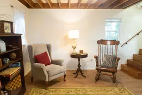 On farm cottage with mountain views. - Image 2