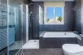 Amazing penthouse with stunning views of the sea and the mountains. - Image 3