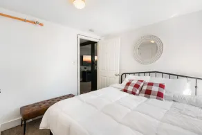 King Bed | Private Parking | Strong WiFi - Image 5