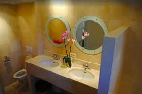 Beautiful Villa overlooking the bay with heated pool & A/C short walk to the Sea - Image 3