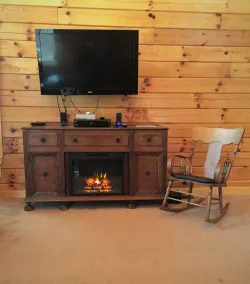 Ellen's Log Cabin with Hot Tub ~ Located Minutes From The Upper Meramec River - Image 2