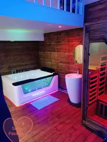 Suite Passion-Duplex-Suite-Whirlpool bath-No view - Image 3