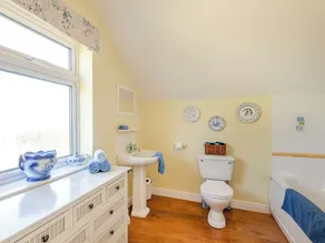 Edlington Hall Cottage - Image 5