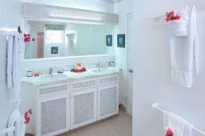 Beachfront Tropical Retreat - Belair (4 senge) - Image 3
