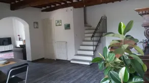 Casale di campagna ristrutturato conservando le caratteristiche toscane - Image 2