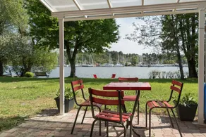Port de Folleux, waterfront accommodation with terrace in wooded garden - Image 4